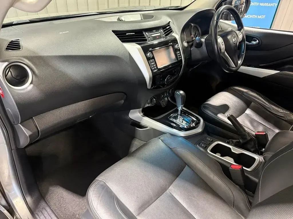Used Nissan Navara Tekna 190 HP (139 kW) 2016 Grey Pickup