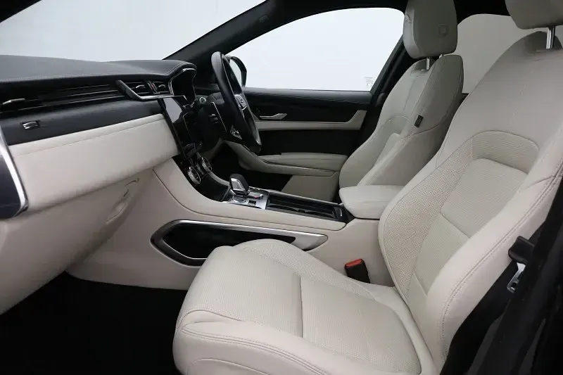 Second-hand Jaguar F-Pace R-Dynamic 404 CP (297 kW) 2022 Negru SUV