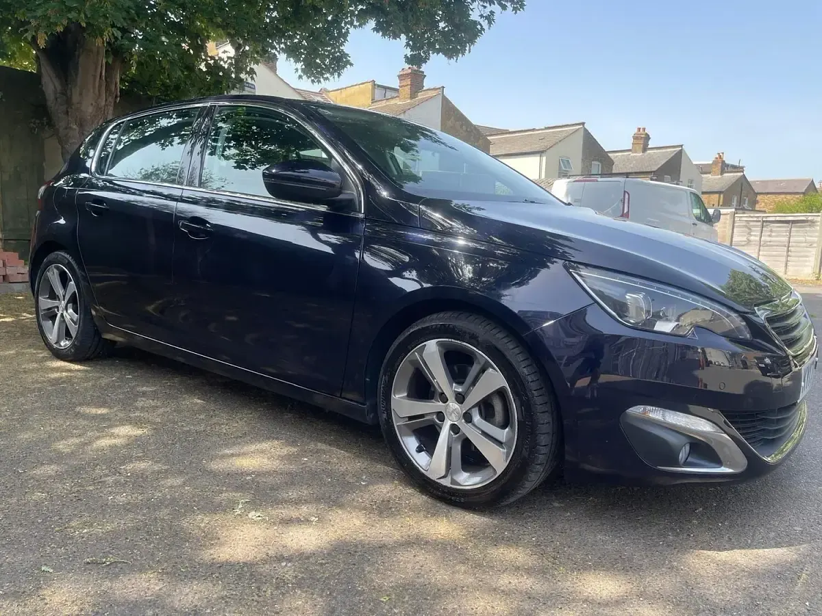 Used Peugeot 308 Allure 130 HP (95 kW) 2017 Blue Hatchback