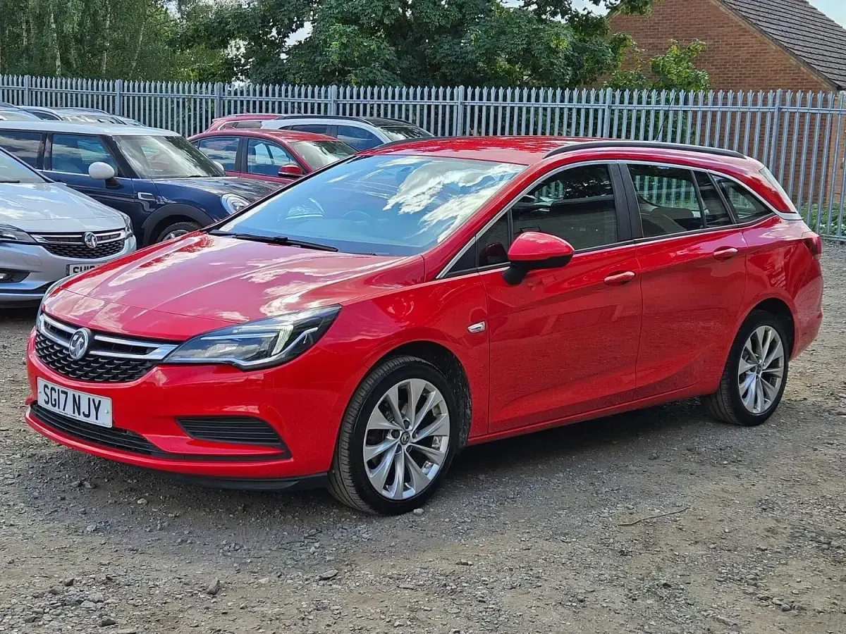 Used Vauxhall Astra Design Edition 110 HP (80 kW) 2017 Red Estate