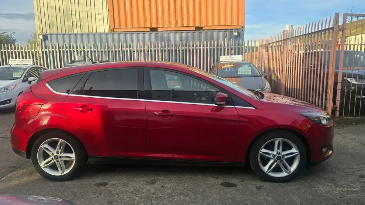 Usado Ford Focus Zetec 2017 Vermelho Citadino