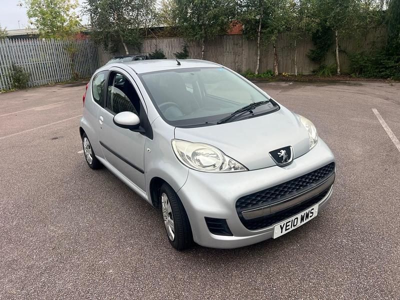 Used Peugeot 107 68 HP (50 kW) 2010 Silver Hatchback