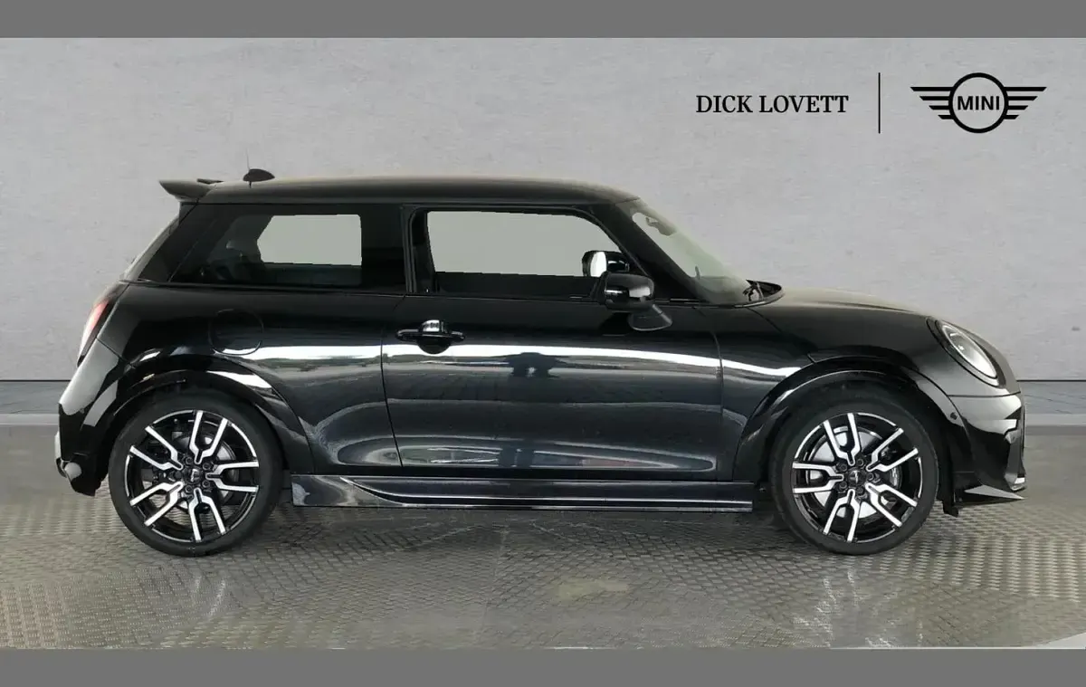 Used Mini Cooper Sport 200 HP (147 kW) 2024 Black Hatchback