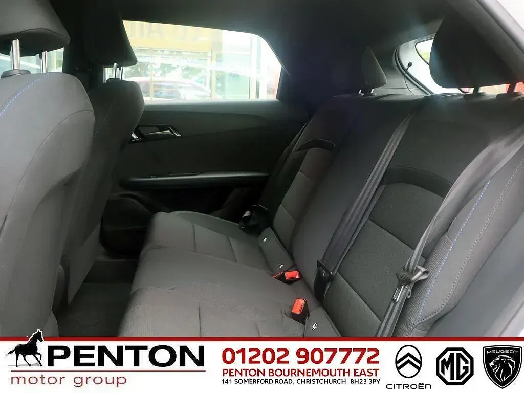 Used MG MG4 EV SE 123 kW (168 HP) 2023 White Hatchback