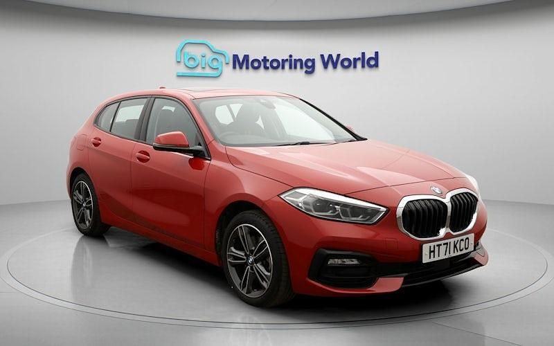 Used BMW 118 Sport Line 136 HP (100 kW) 2021 Red Hatchback