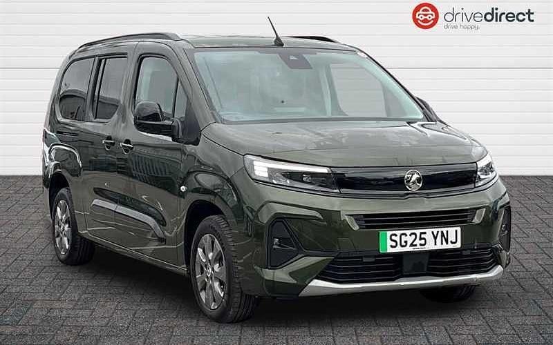 Used Vauxhall Combo Ultimate 100 kW (136 HP) 2025 Green MPV