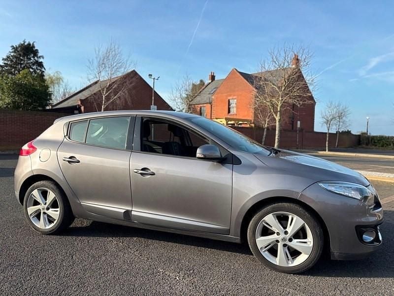 Used Renault Mégane III Dynamique 110 HP (80 kW) 2013 Metallic grey Hatchback
