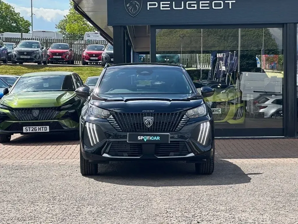 Neu Peugeot 2008 Allure 100 PS (73 kW) 2025 Schwarz SUV
