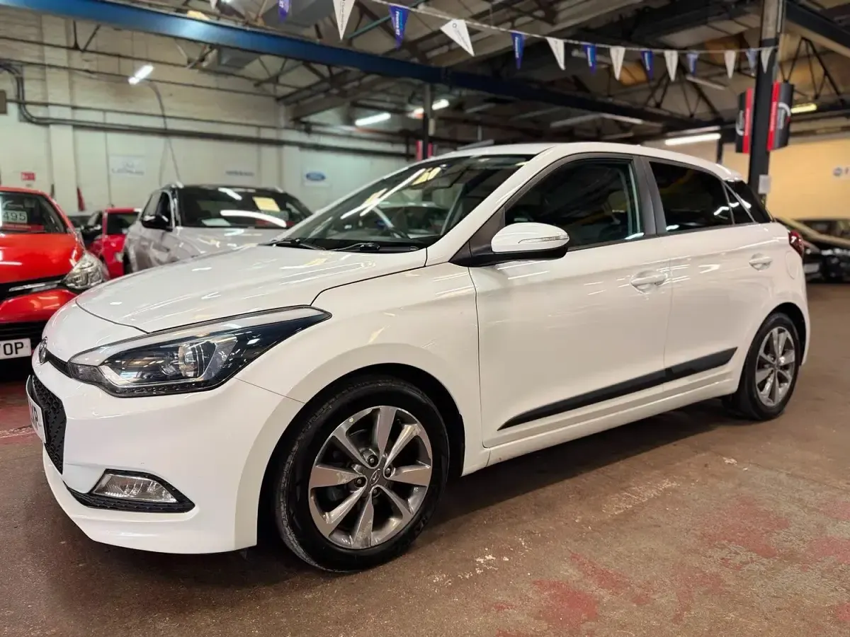 Used Hyundai i20 Premium 2018 White Hatchback