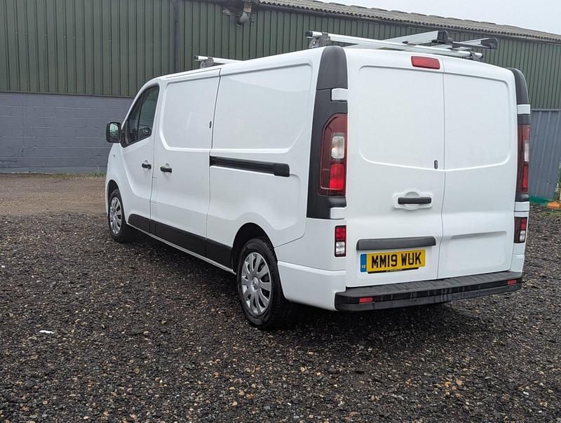 Used Vauxhall Vivaro Sportive 125 HP (91 kW) 2019 White MPV