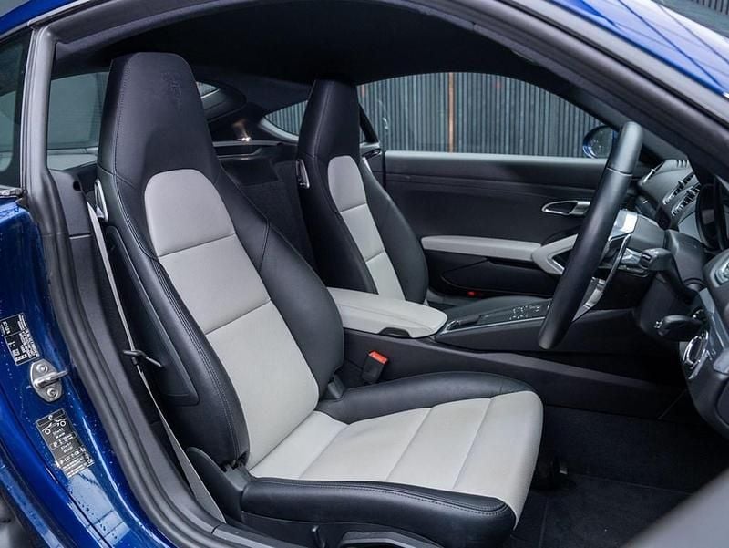 Used Porsche 718 Cayman 300 HP (220 kW) 2024 Blue Coupe