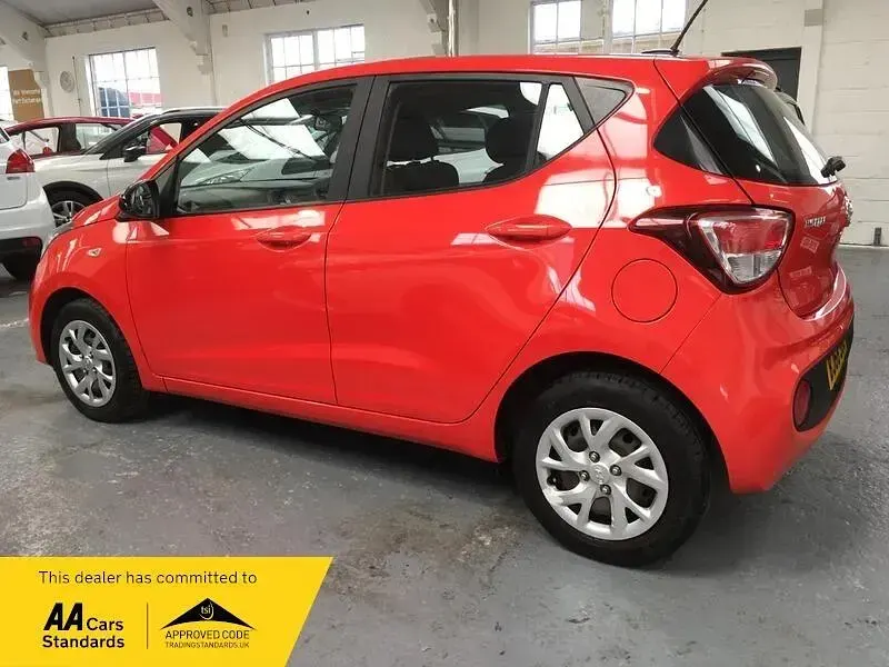 Used Hyundai i10 SE 67 HP (49 kW) 2018 Red Hatchback