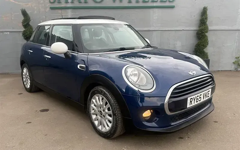 Begagnad Mini Cooper Hatch 136 HK (100 kW) 2017 Halvkombi