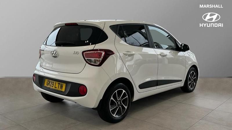 Used Hyundai i10 Premium 87 HP (63 kW) 2019 White Hatchback