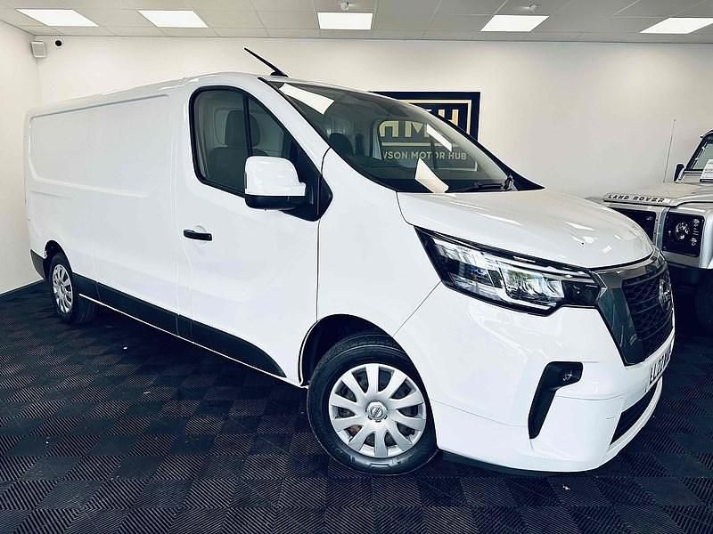 White Used 2022 Nissan Primastar Acenta MPV | £13,250 (Fair price) - Image 1/3