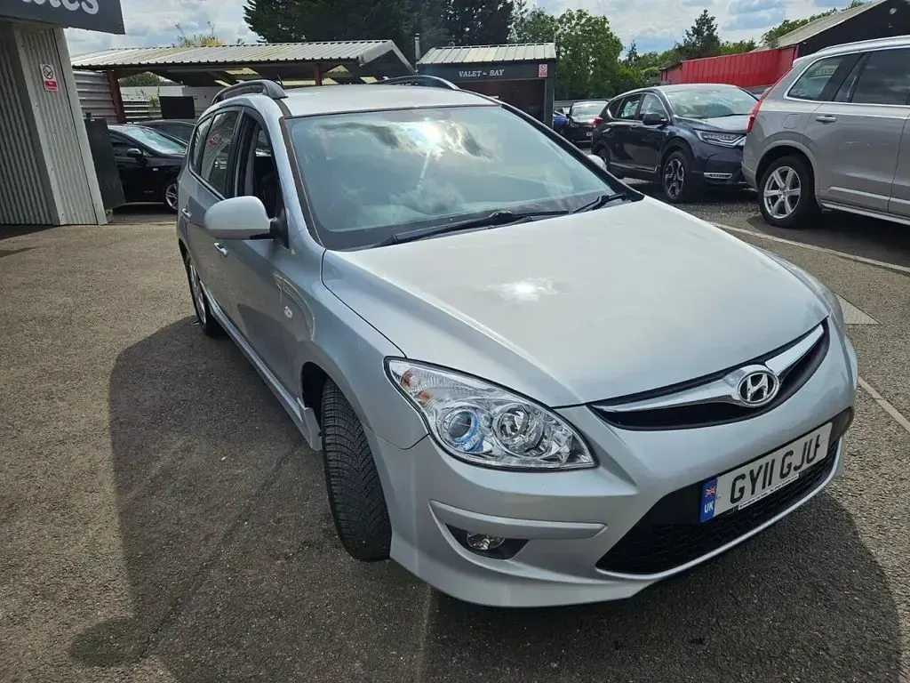 Used Hyundai i30 Comfort 115 HP (84 kW) 2011 Silver Estate