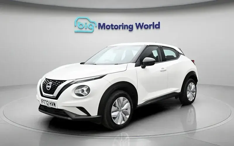 Używany Nissan Juke Acenta 114 KM (83 kW) 2023 Biały SUV