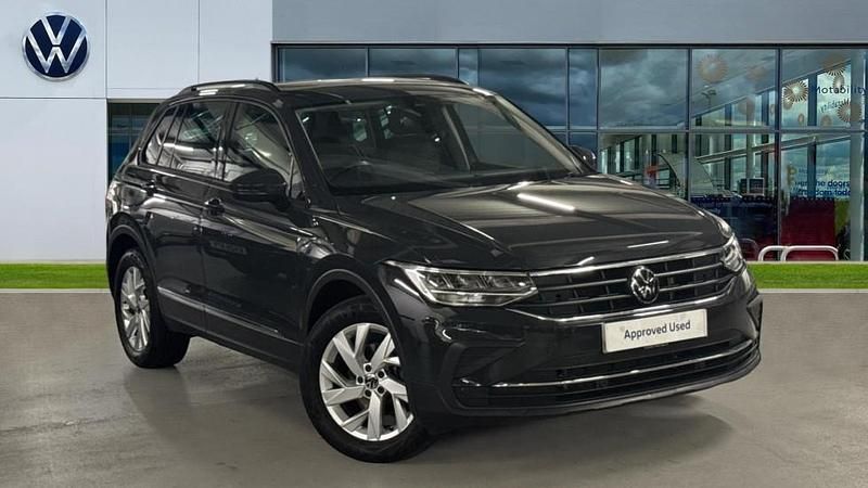 Used VW Tiguan Life 150 HP (110 kW) 2022 Urano grey SUV