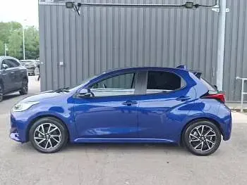 Used Toyota Yaris Hybrid Design 116 HP (85 kW) 2023 Blue Hatchback