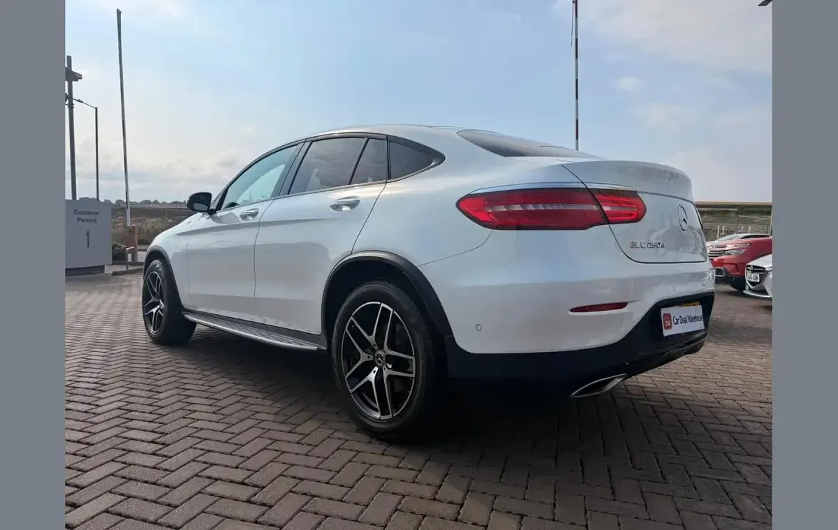 Used Mercedes GLC250 AMG Line Premium 200 HP (147 kW) 2017 White SUV