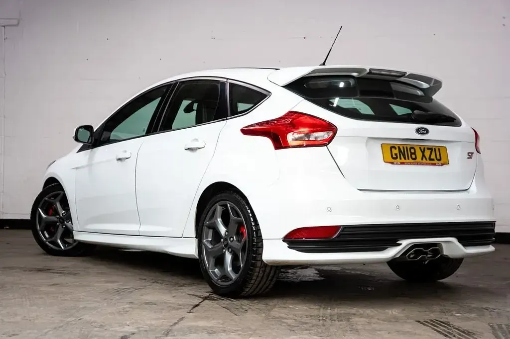 Used Ford Focus ST 185 HP (136 kW) 2018 White Hatchback
