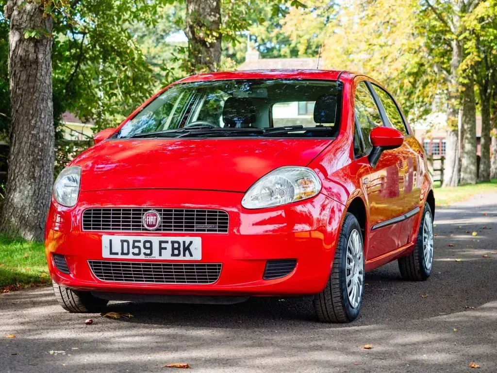 Used Fiat Grande Punto Dynamic 75 HP (55 kW) 2009 Red Hatchback