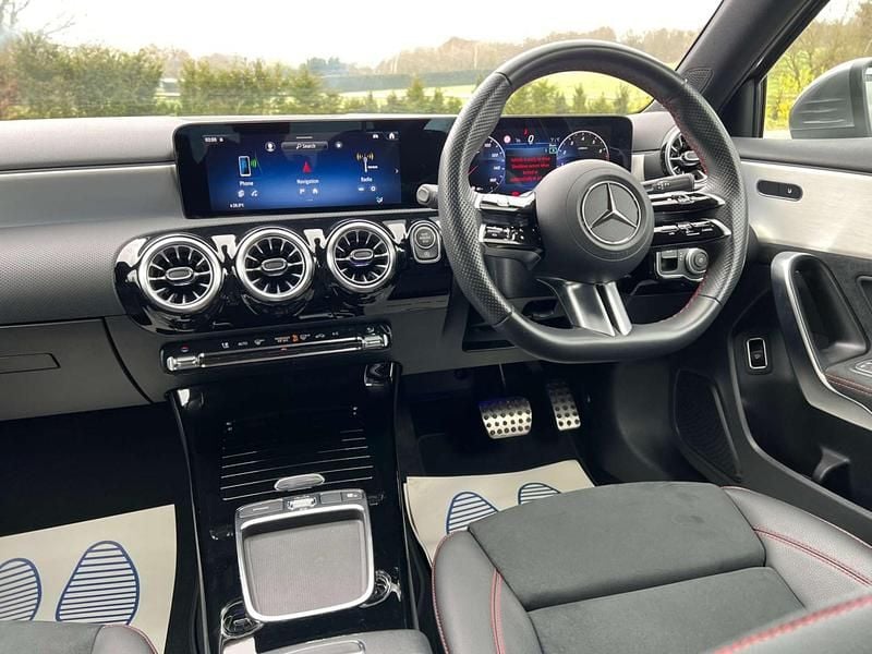 Begagnad Mercedes A180 Executive 2023 Grå Sedan