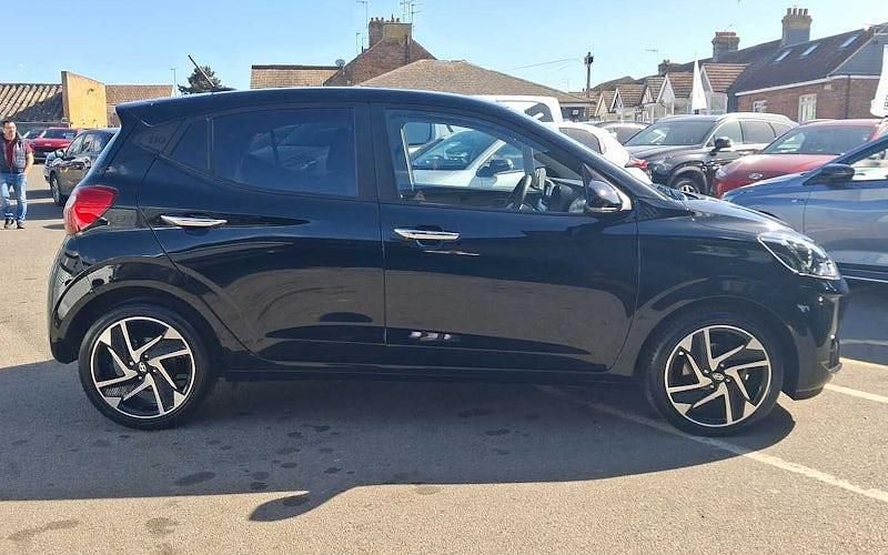 Used Hyundai i10 Premium 63 HP (46 kW) 2025 Black Hatchback