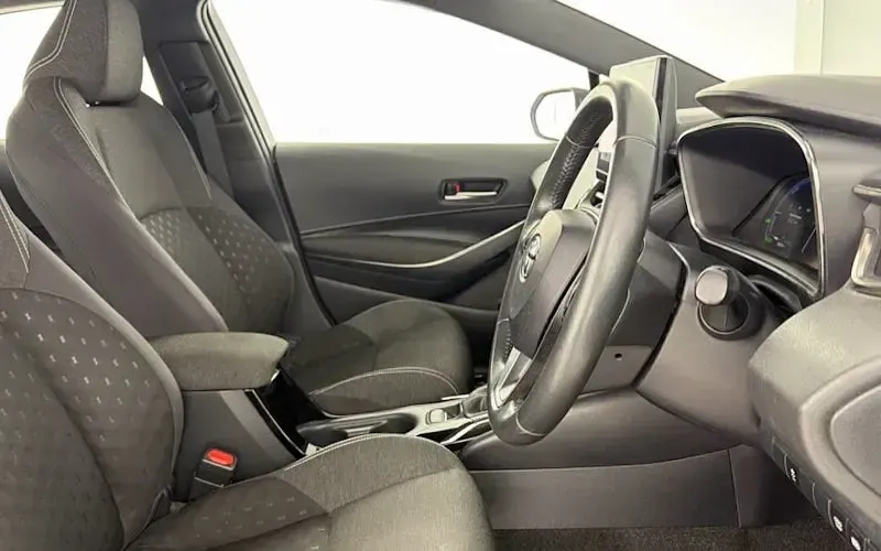 Used Toyota Corolla 140 HP (102 kW) 2023 Blue Hatchback