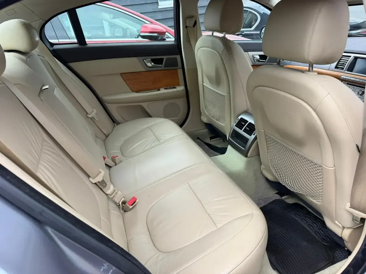 Begagnad Jaguar XF Luxury 2008 Grå Sedan