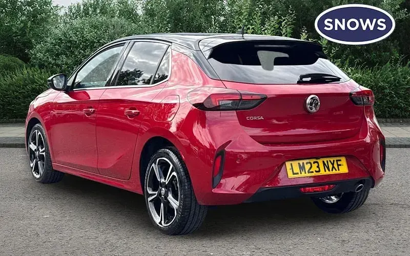 Begagnad Vauxhall Corsa Ultimate 101 HK (74 kW) 2023 Röd Halvkombi