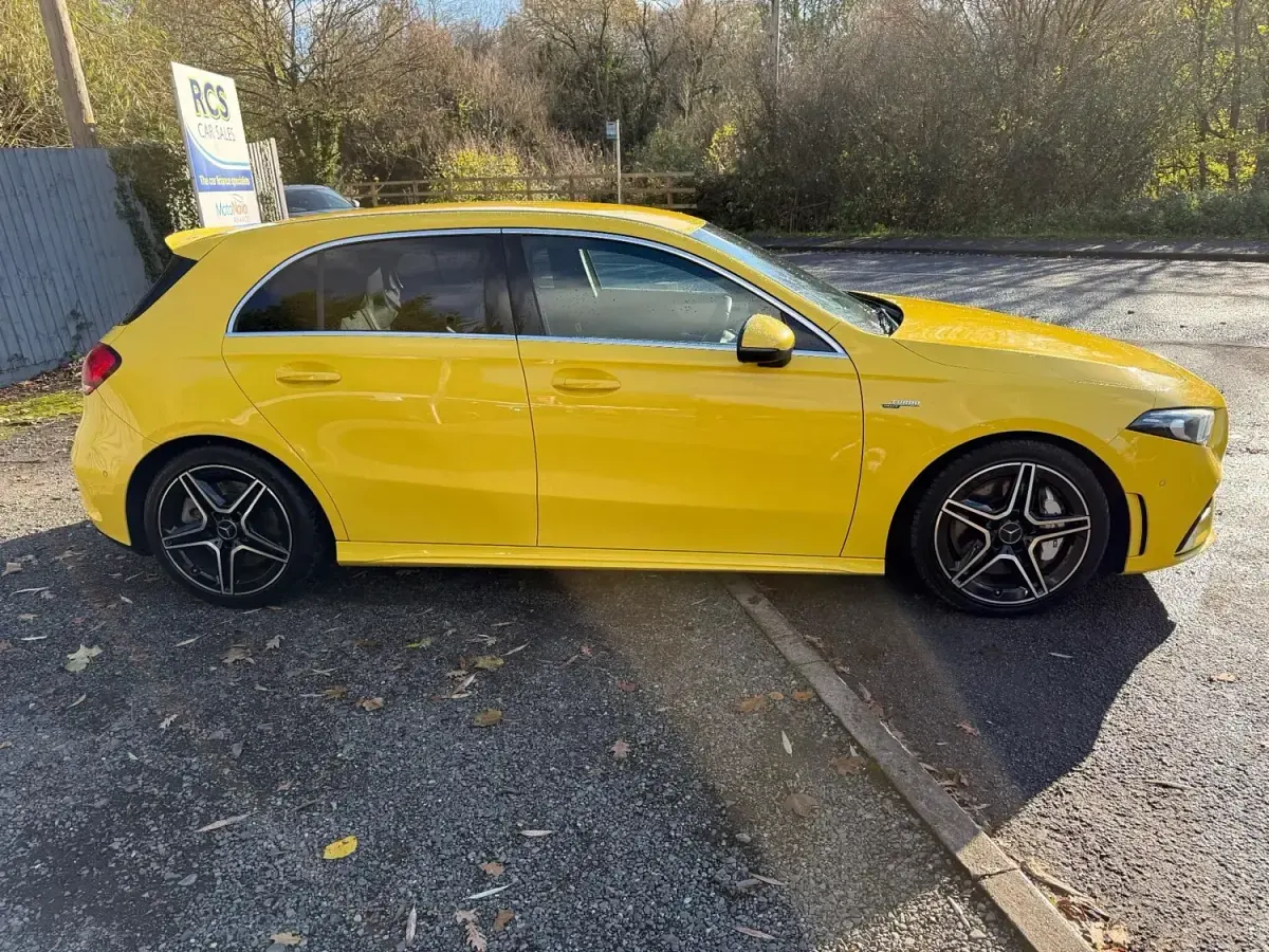 Begagnad Mercedes A35 AMG Executive 2021 Gul Halvkombi