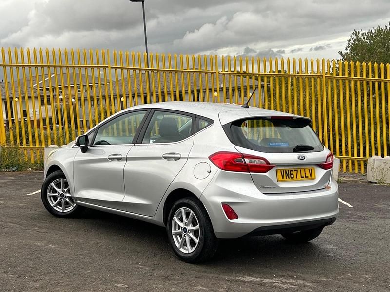 Used Ford Fiesta Zetec 100 HP (73 kW) 2017 Silver Hatchback