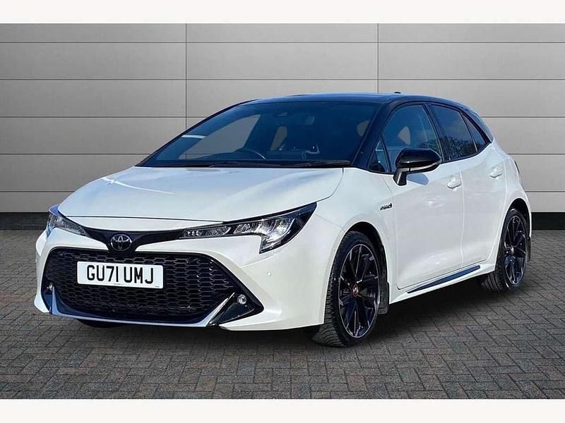 Used Toyota Corolla Sport 184 HP (135 kW) 2021 White pearl with black bitone roof Hatchback