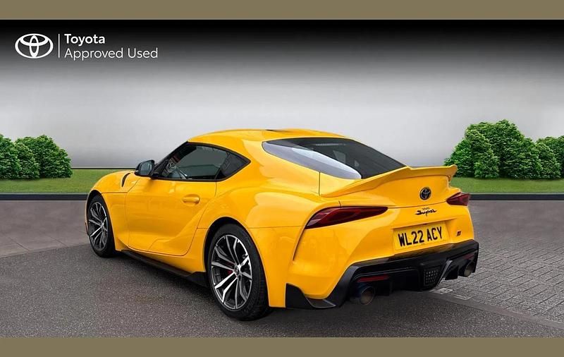 Usado Toyota Supra 254 HP (186 kW) 2022 Amarelo Coupé