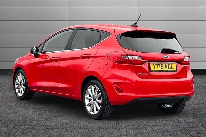 Used Ford Fiesta Titanium 100 HP (73 kW) 2019 Race red Hatchback