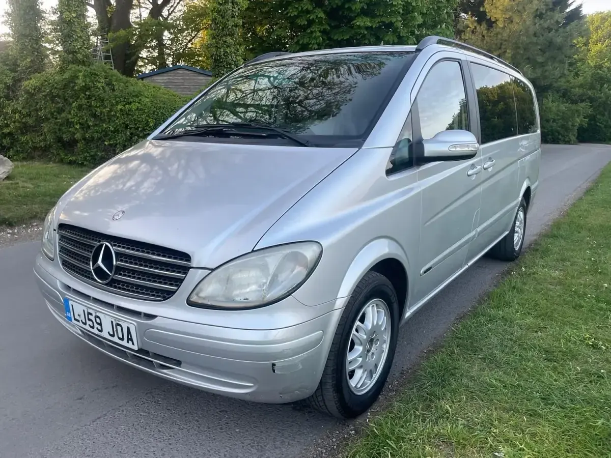 Begagnad Mercedes Viano 115 HK (84 kW) 2009 Silver Minibuss