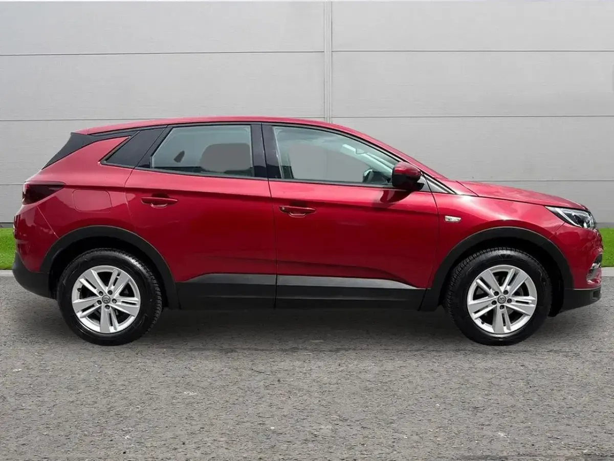 Used Vauxhall Grandland X S 128 HP (94 kW) 2019 Red SUV