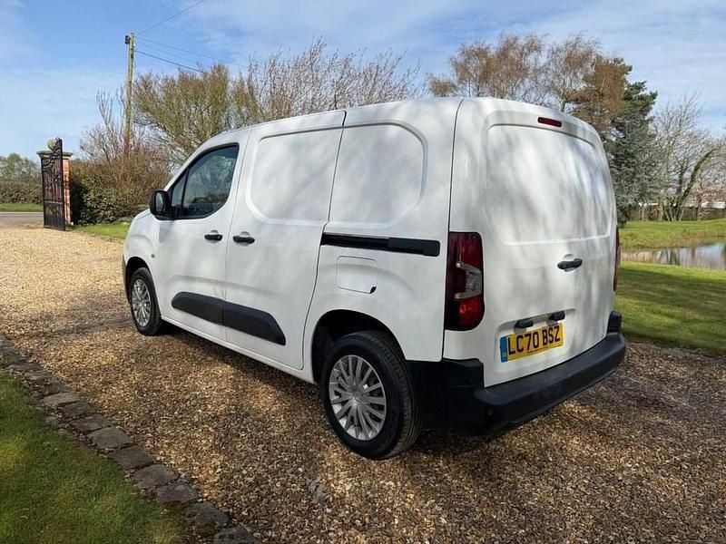Used Citroën Berlingo Start 75 HP (55 kW) 2020 White MPV