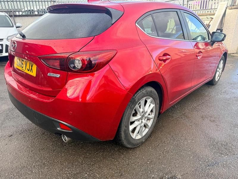 Used Mazda 3 105 HP (77 kW) 2016 Red Hatchback