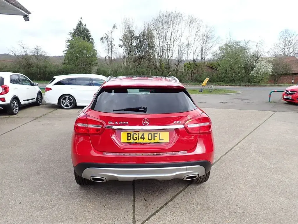 Used Mercedes GLA220 Premium 170 HP (125 kW) 2014 Red SUV