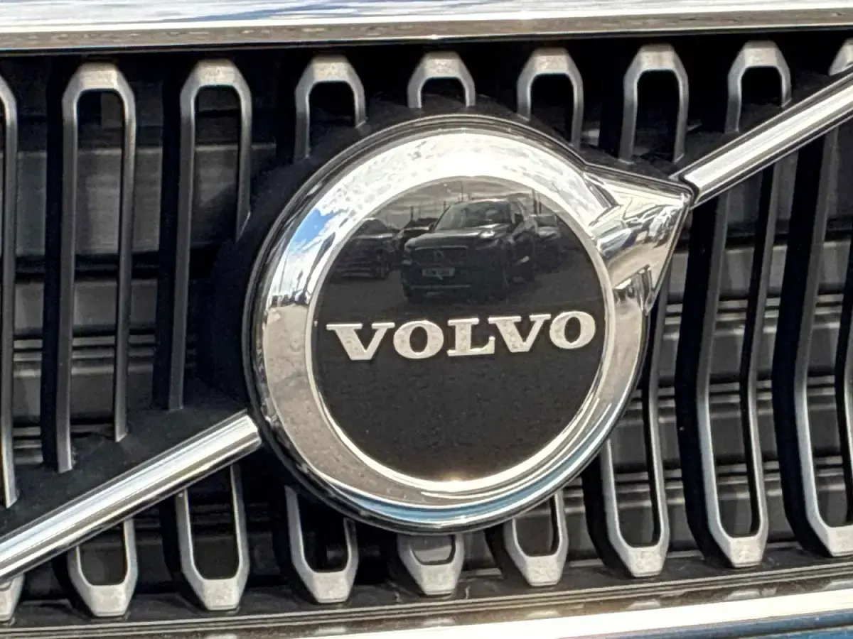 Usado Volvo XC40 Core 2023 Azul SUV
