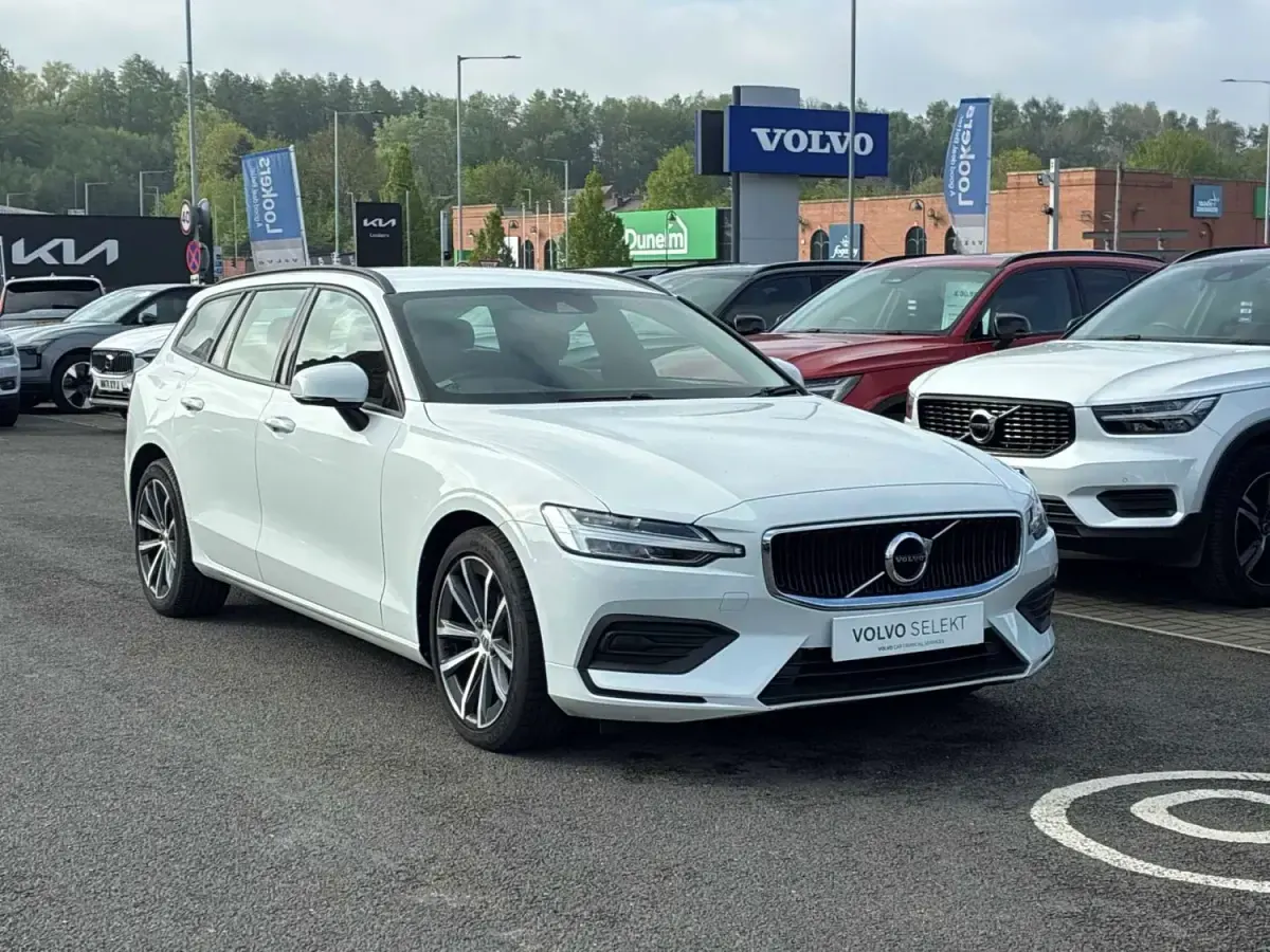 Second-hand Volvo V60 Momentum 2021 Alb Break