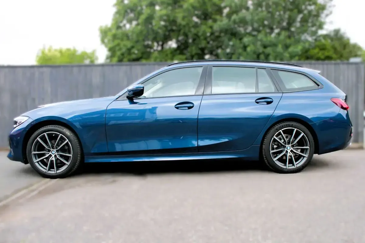 Begagnad BMW 318 Sport Line 2021 Blå Kombi