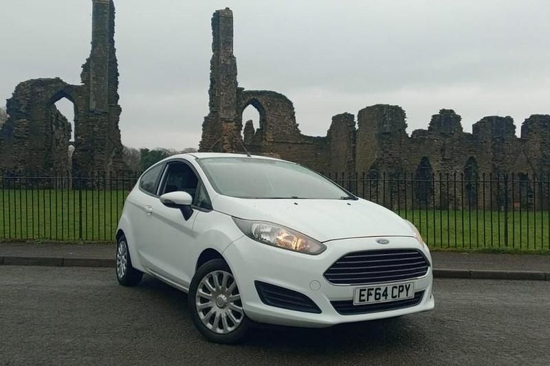 Used Ford Fiesta Style 82 HP (60 kW) 2014 White Hatchback