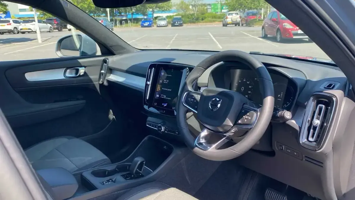 Used Volvo XC40 Core 211 HP (155 kW) 2022 Grey SUV
