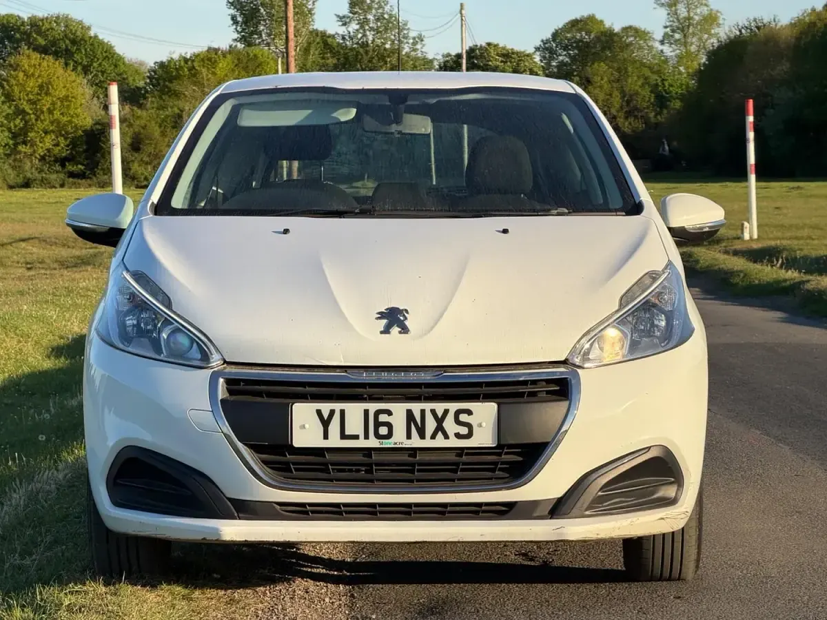 Used Peugeot 208 Active 2016 White Hatchback