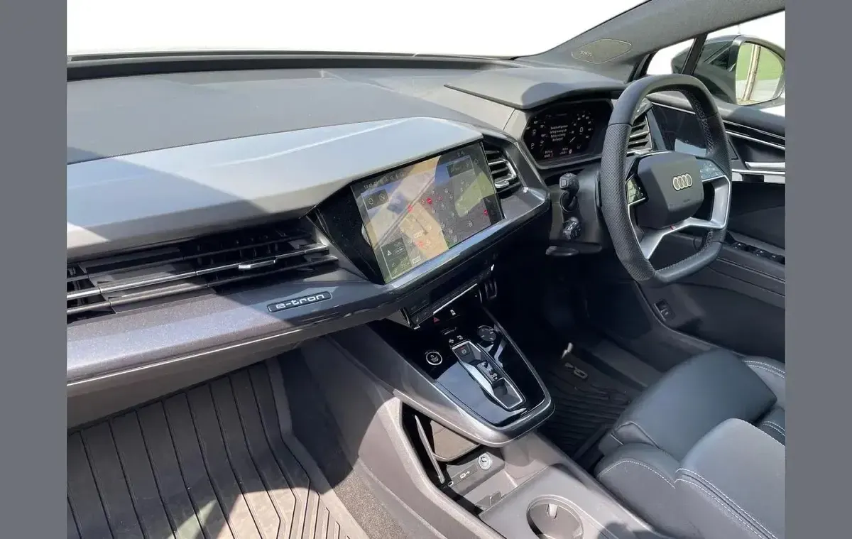 Used Audi Q4 e-tron Black Edition 250 kW (340 HP) 2025 White SUV