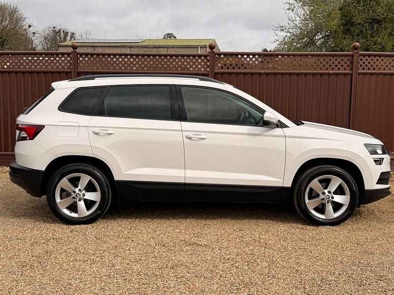 Used Skoda Karoq SE 115 HP (84 kW) 2019 White SUV