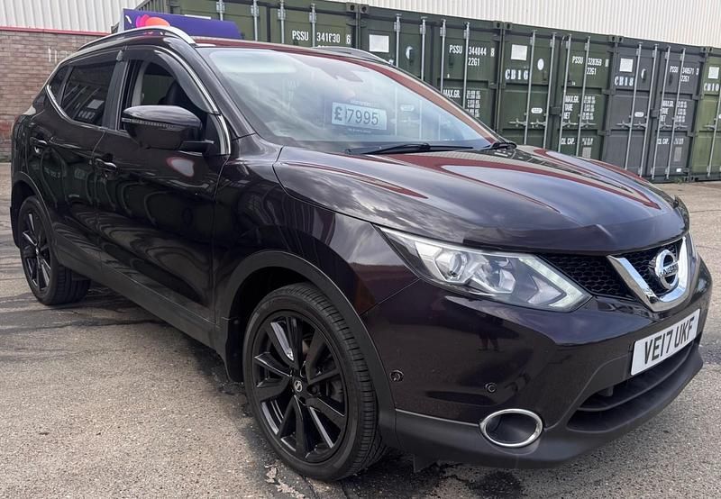 Black Used 2017 Nissan Qashqai Tekna SUV | £7,995 (Good price) - Image 1/4